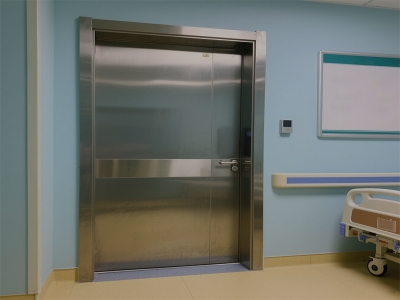 病房門的三重考量：耐用性、功能性與經(jīng)濟(jì)性的平衡之道